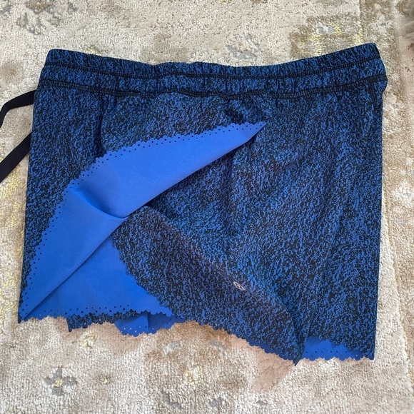 Lululemon Hit It Short Cerulean Blue size 4 - Picture 5 of 13